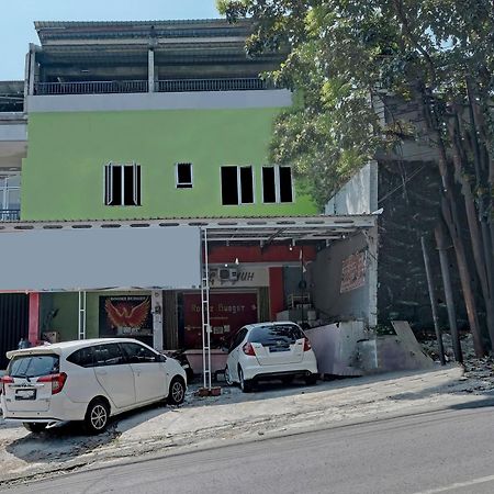 Oyo Life 92877 Hotel Rainbow 7296 سيمارانغ المظهر الخارجي الصورة