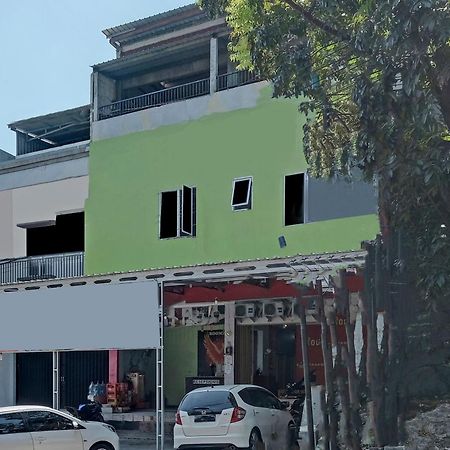 Oyo Life 92877 Hotel Rainbow 7296 سيمارانغ المظهر الخارجي الصورة