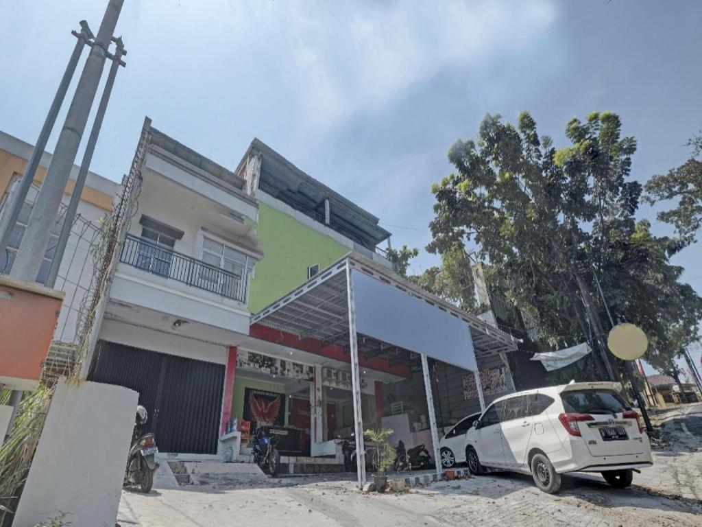 Oyo Life 92877 Hotel Rainbow 7296 سيمارانغ المظهر الخارجي الصورة