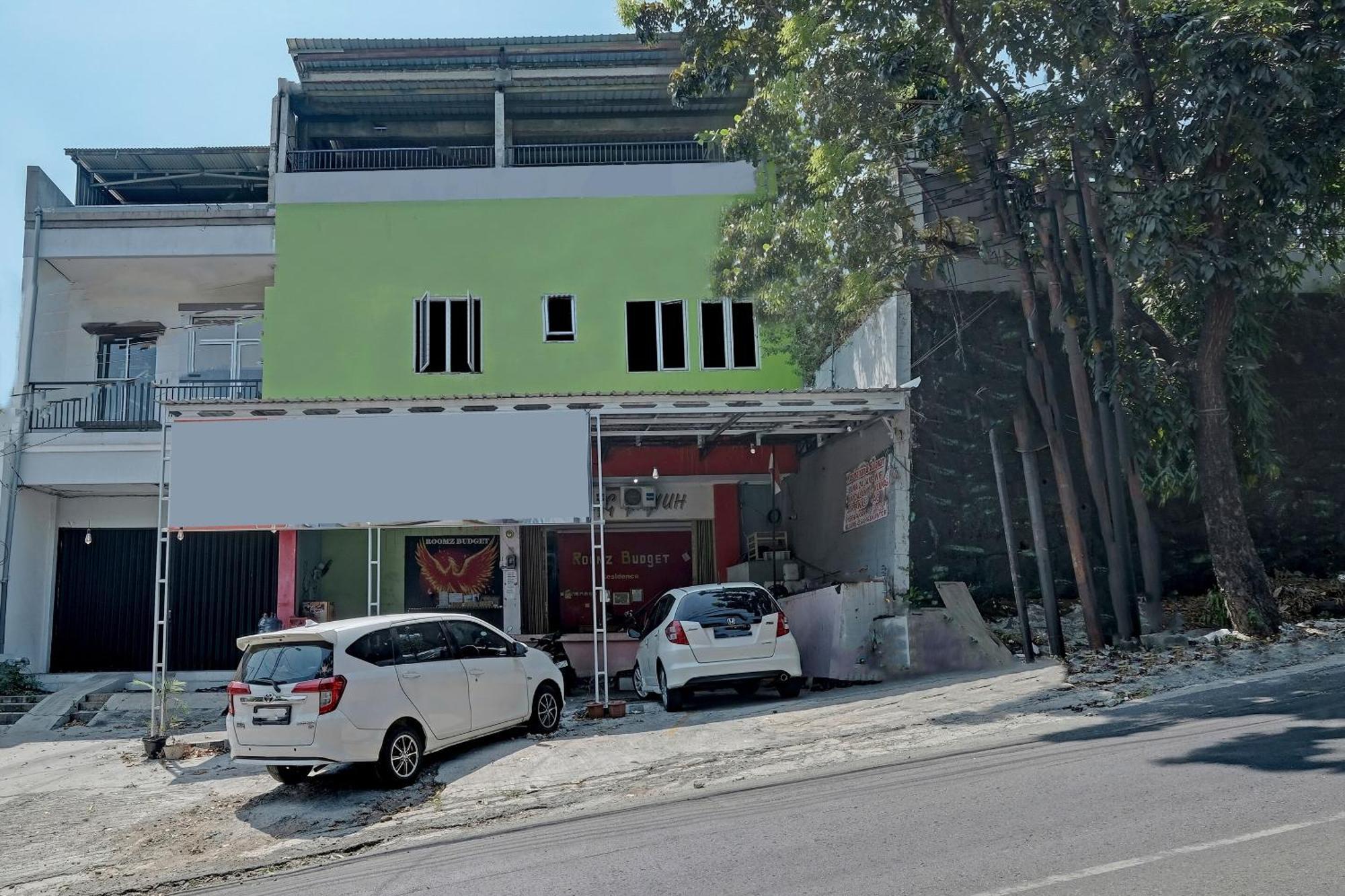 Oyo Life 92877 Hotel Rainbow 7296 سيمارانغ المظهر الخارجي الصورة