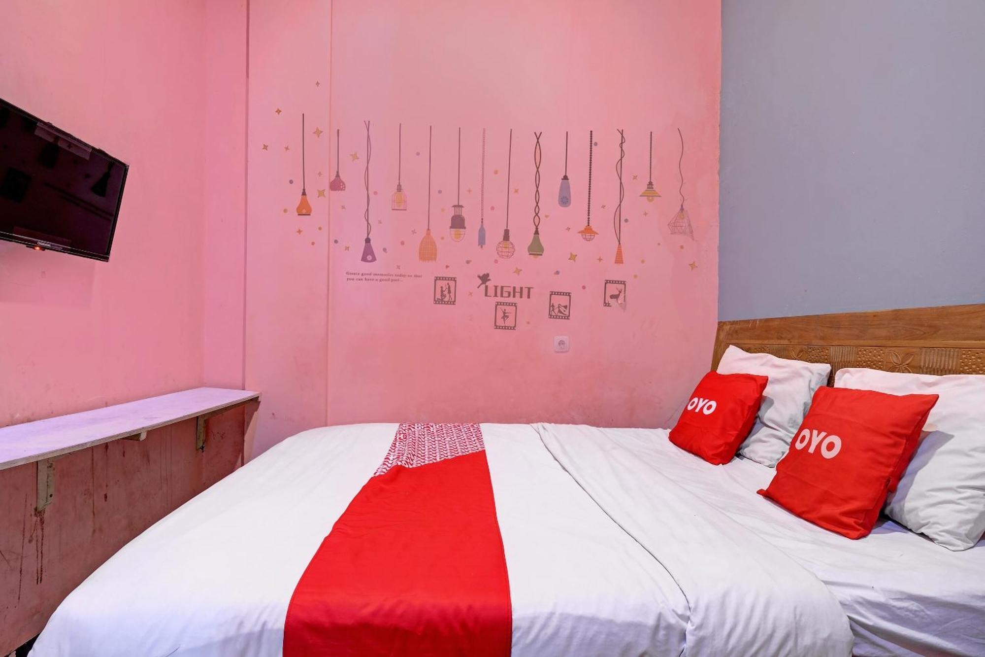 Oyo Life 92877 Hotel Rainbow 7296 سيمارانغ المظهر الخارجي الصورة