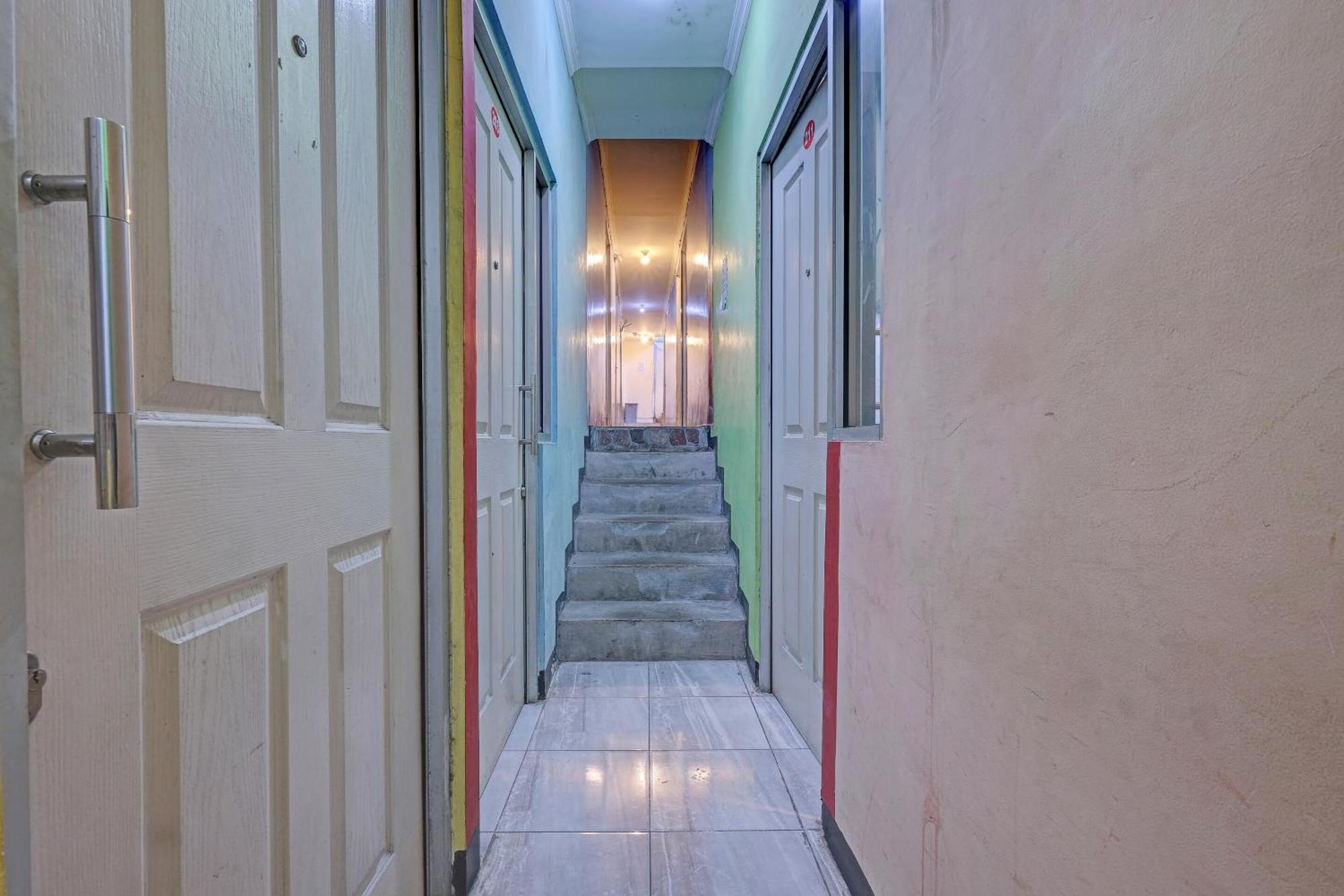 Oyo Life 92877 Hotel Rainbow 7296 سيمارانغ المظهر الخارجي الصورة