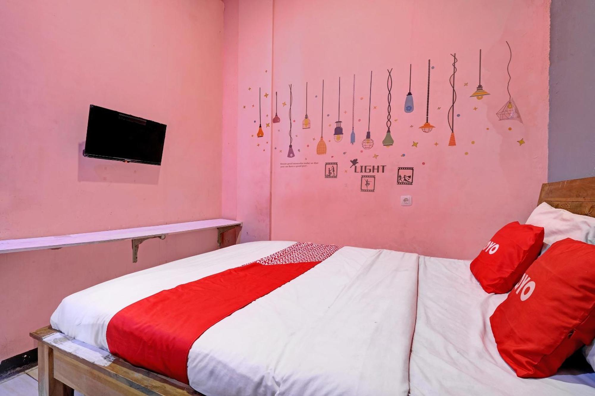 Oyo Life 92877 Hotel Rainbow 7296 سيمارانغ المظهر الخارجي الصورة