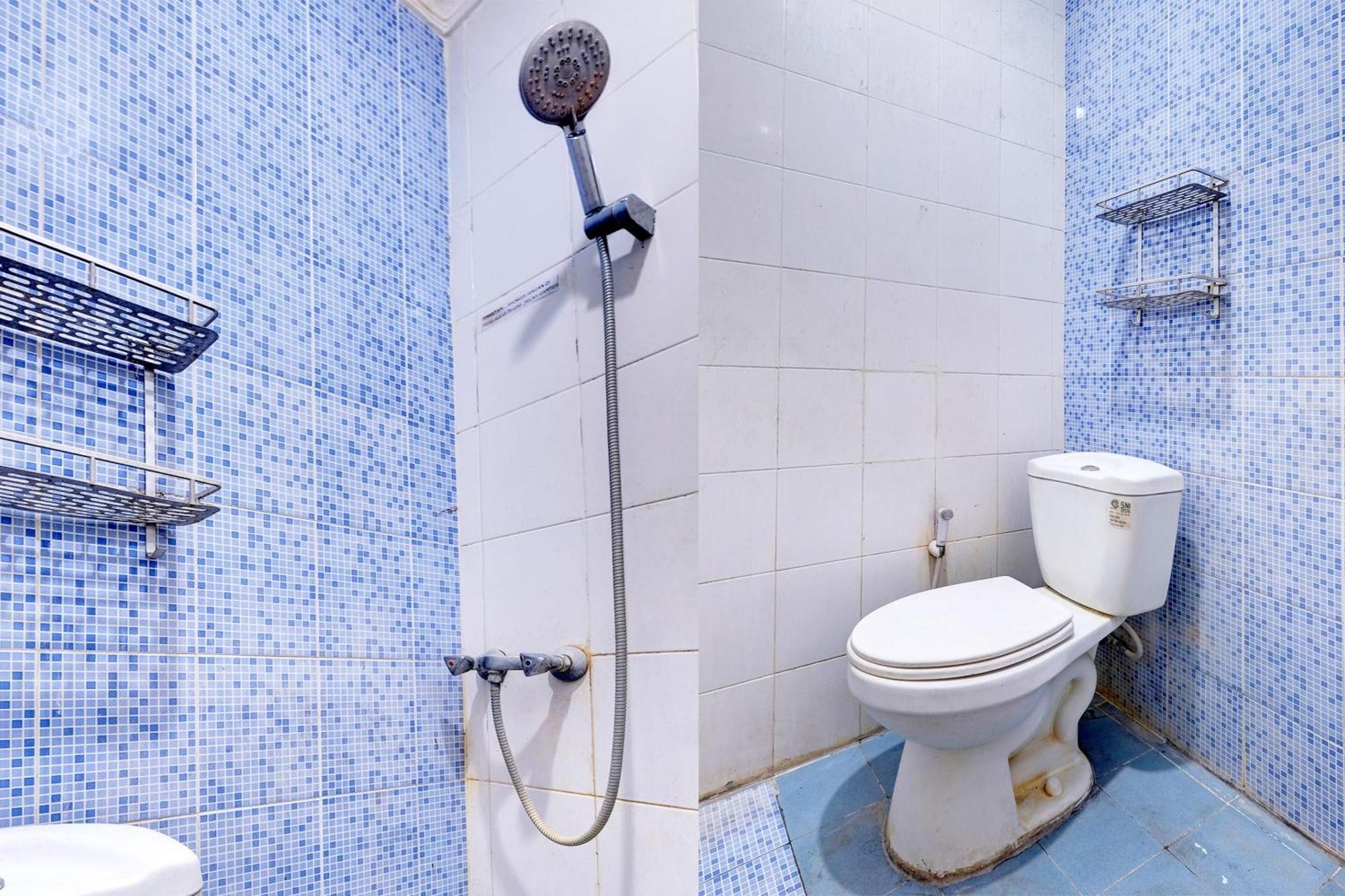 Oyo Life 92877 Hotel Rainbow 7296 سيمارانغ المظهر الخارجي الصورة