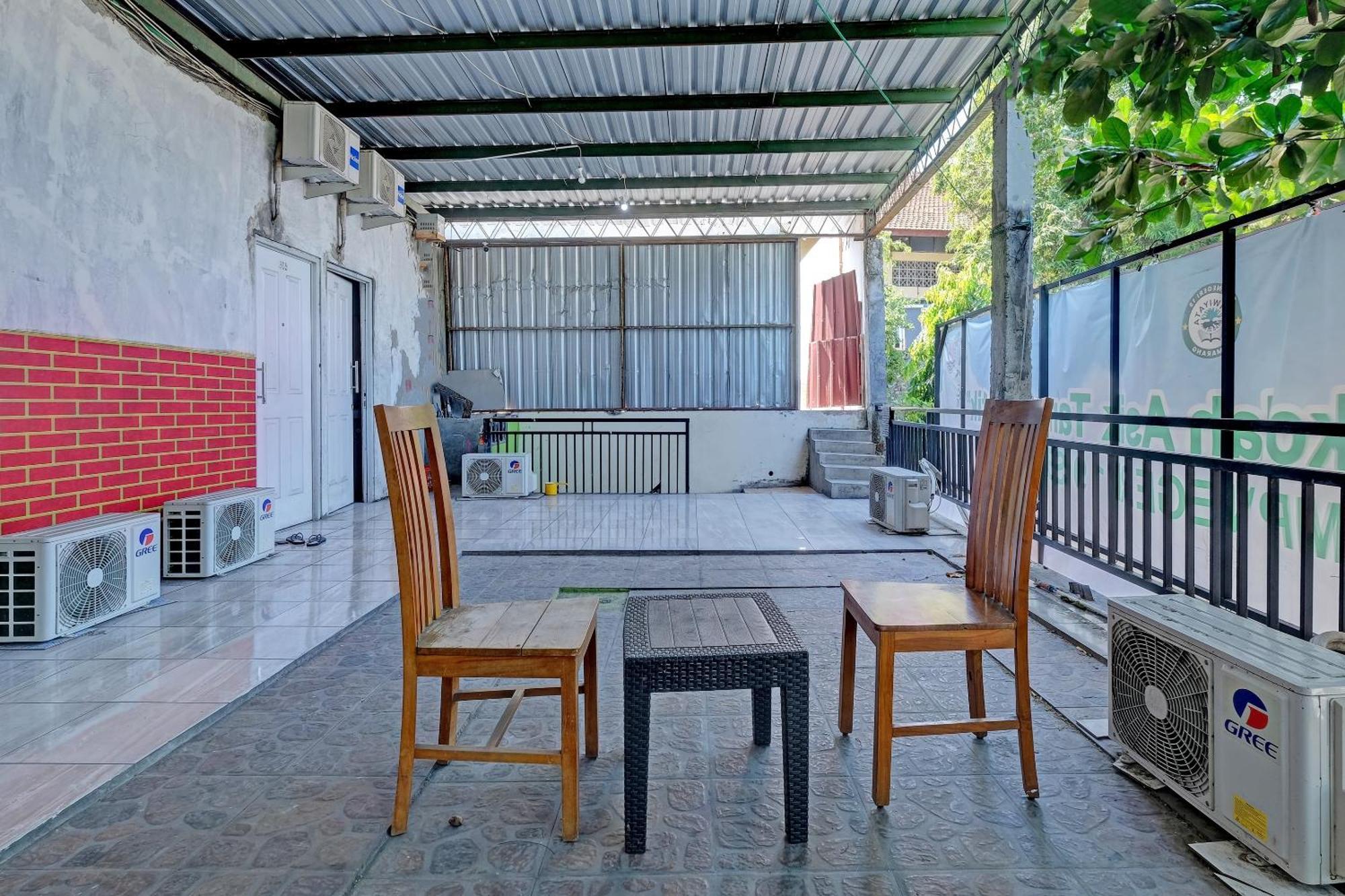 Oyo Life 92877 Hotel Rainbow 7296 سيمارانغ المظهر الخارجي الصورة