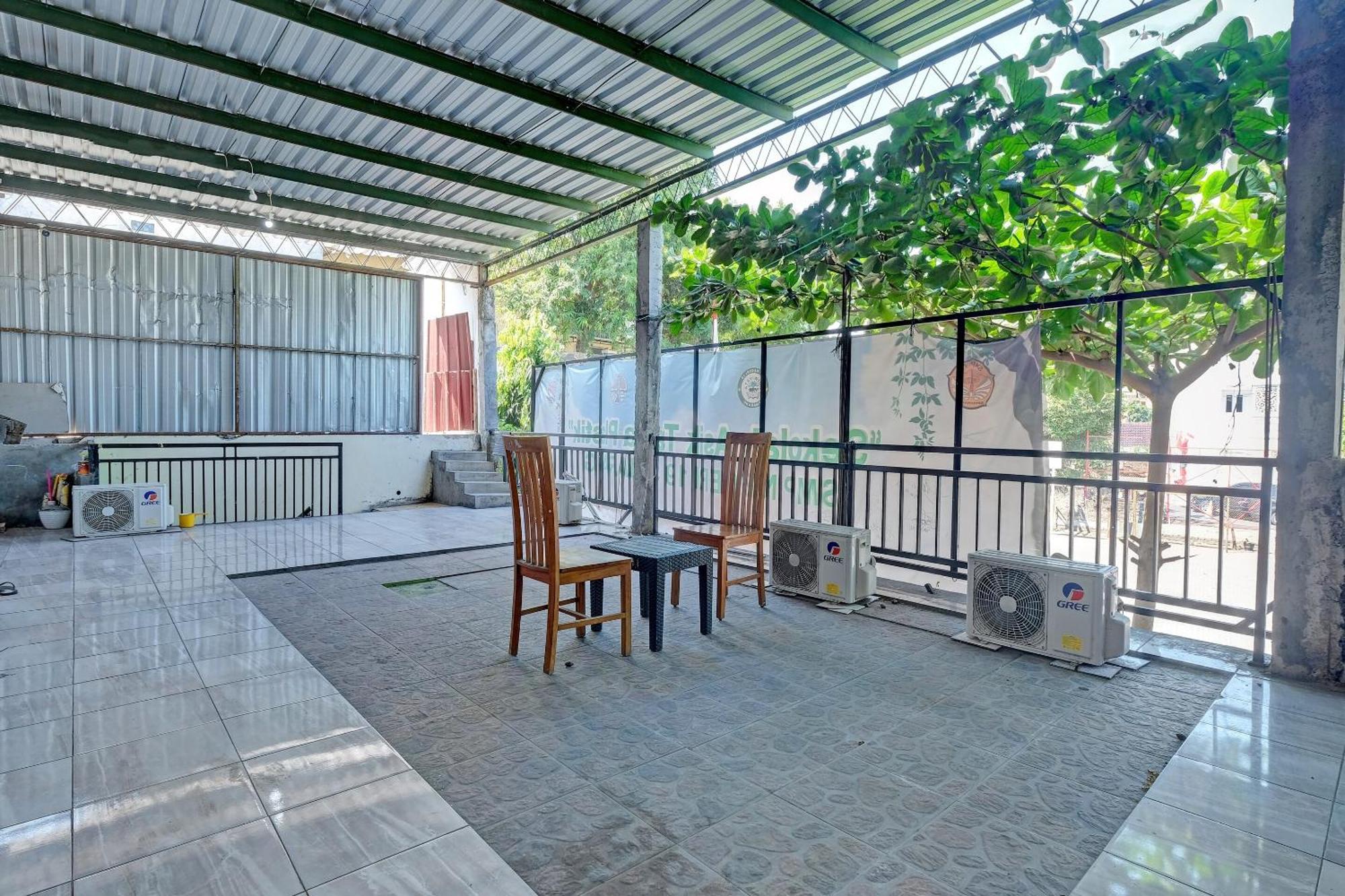 Oyo Life 92877 Hotel Rainbow 7296 سيمارانغ المظهر الخارجي الصورة