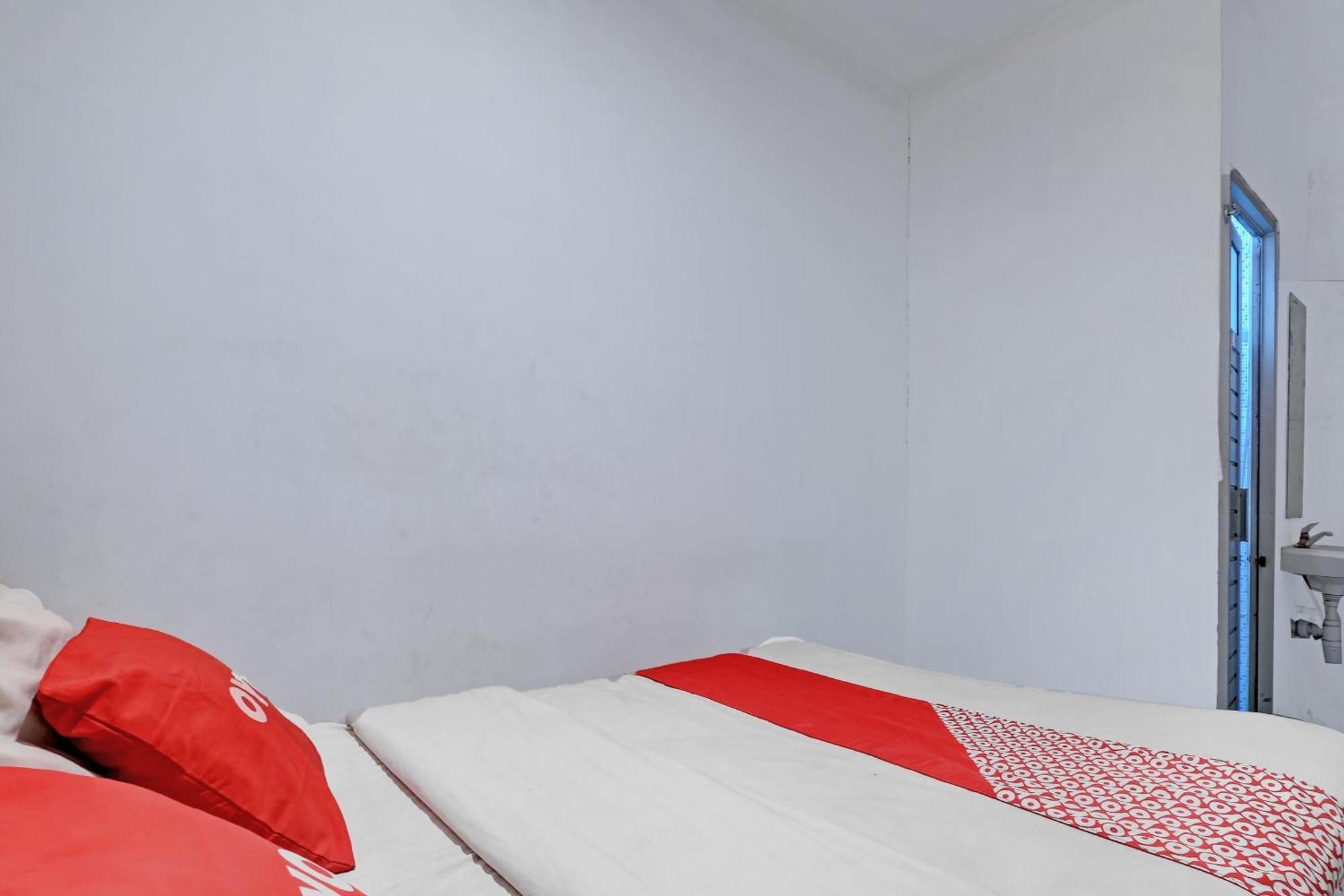 Oyo Life 92877 Hotel Rainbow 7296 سيمارانغ المظهر الخارجي الصورة
