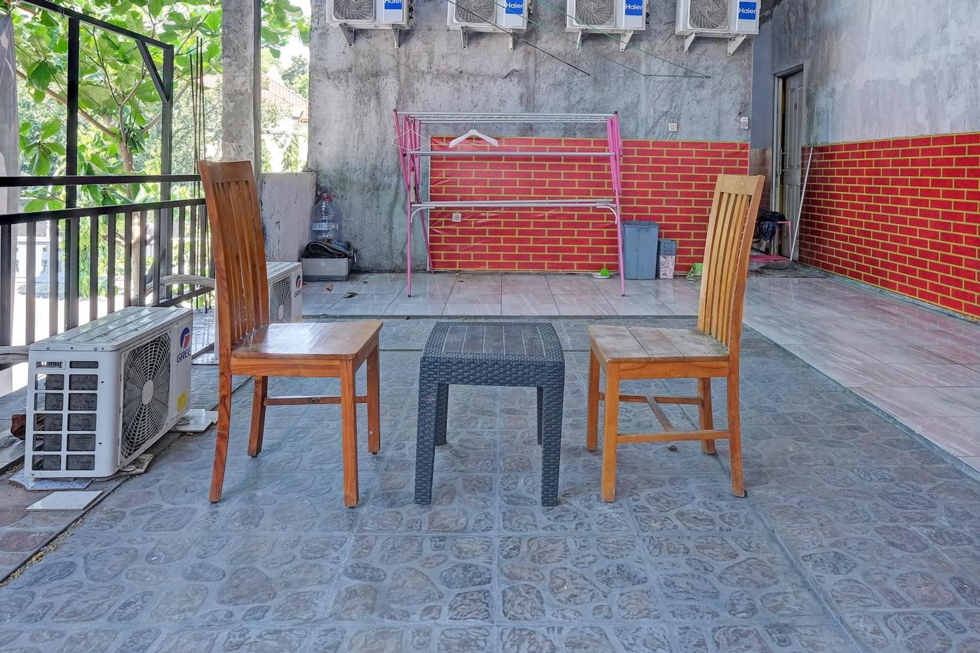 Oyo Life 92877 Hotel Rainbow 7296 سيمارانغ المظهر الخارجي الصورة